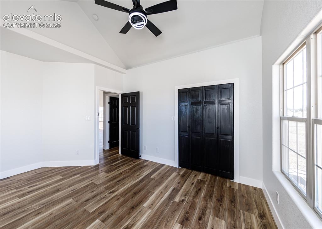 Image 19 of 46: Bedroom