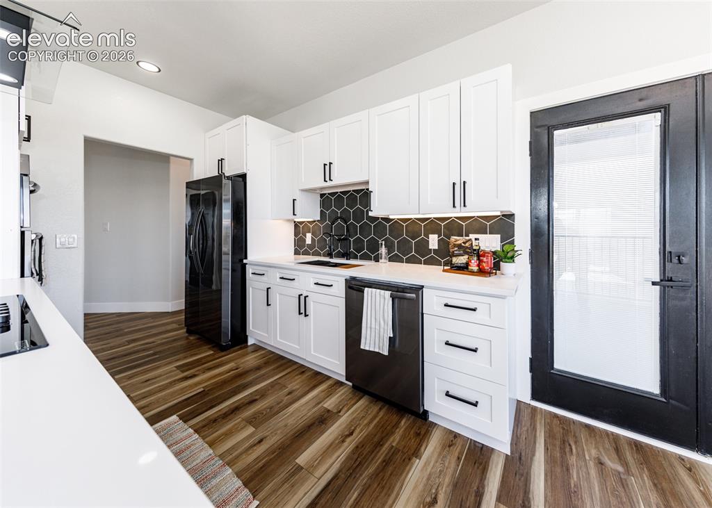 Image 9 of 46: Kitchen
