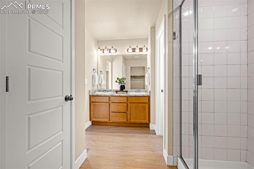 Image 20 of 46: Bathroom