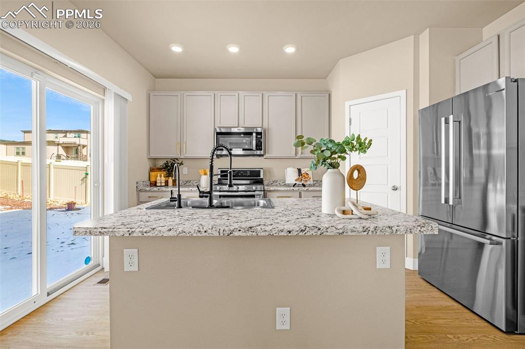 Image 7 of 46: Kitchen