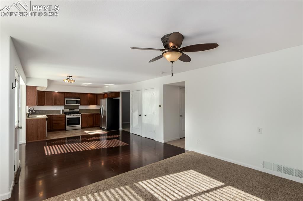 Image 13 of 49: Kitchen