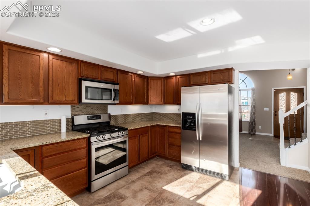 Image 16 of 49: Kitchen