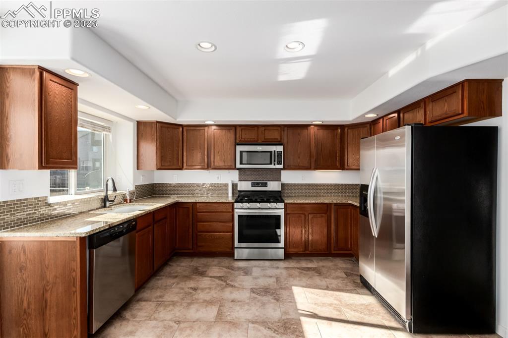 Image 17 of 49: Kitchen