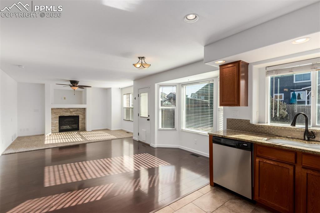 Image 18 of 49: Kitchen