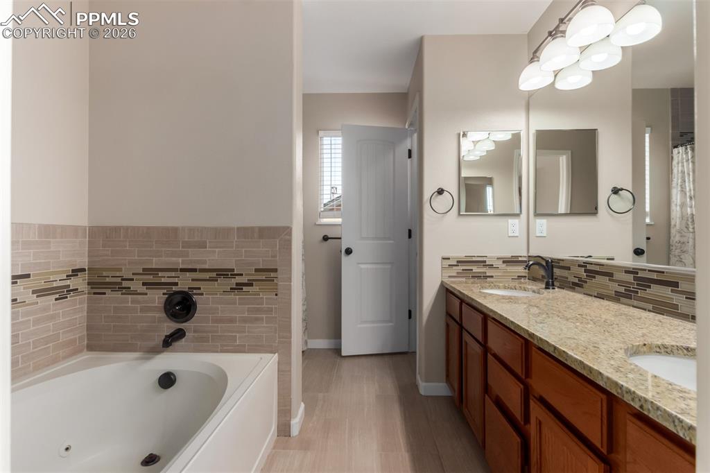 Image 25 of 49: Bathroom