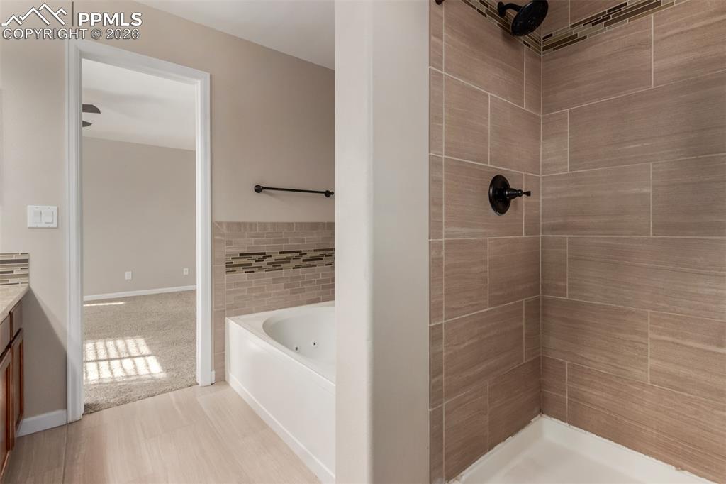 Image 26 of 49: Bathroom