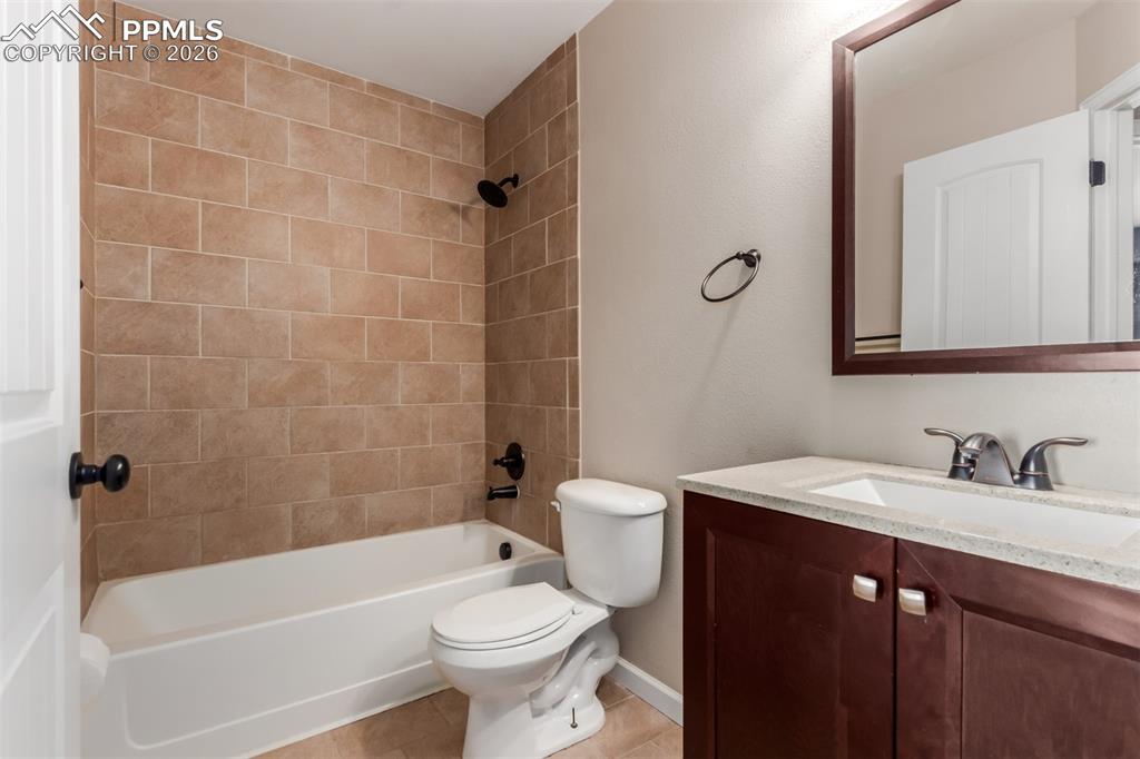 Image 32 of 49: Bathroom