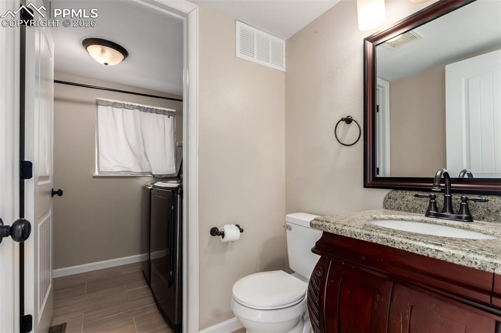 Image 41 of 49: Bathroom