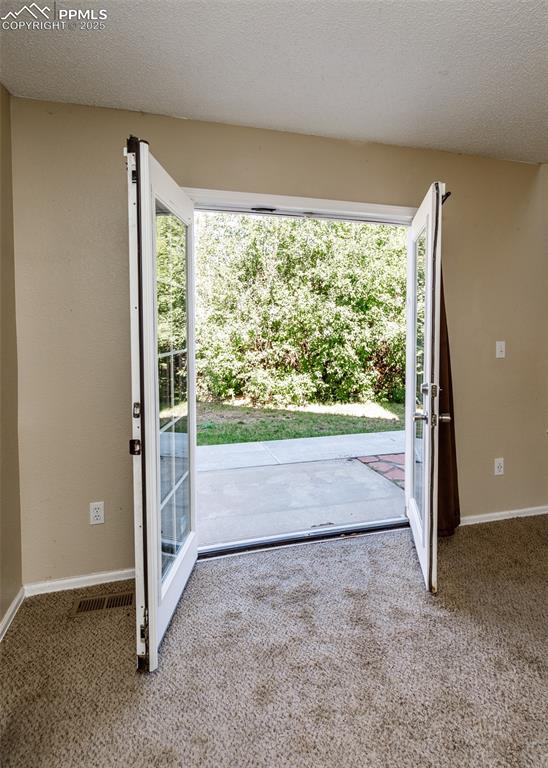 Image 13 of 48: Entry