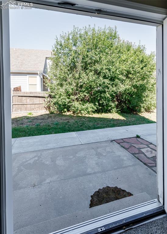 Image 14 of 48: Entry