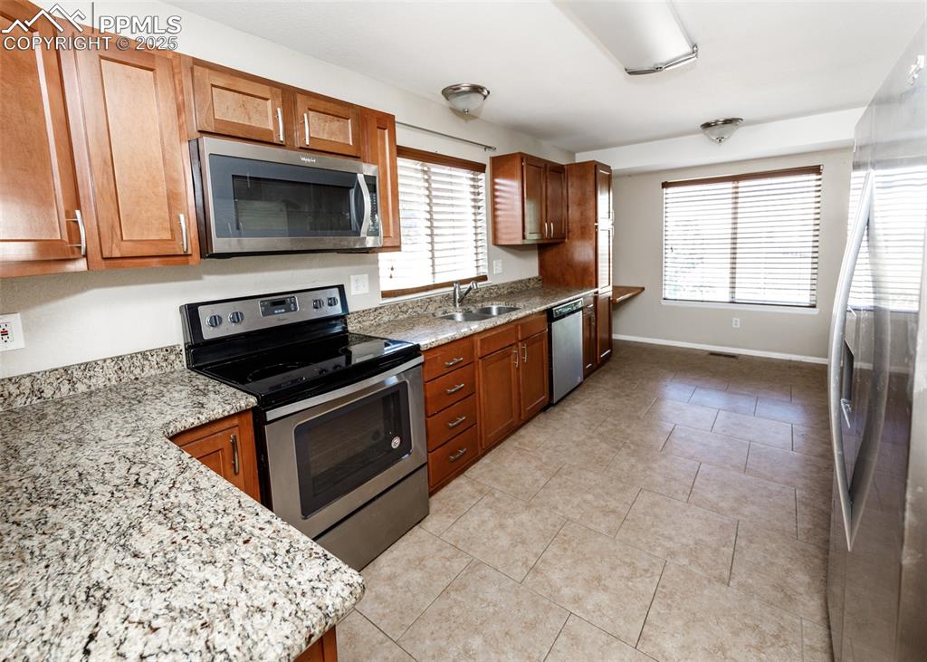 Image 16 of 48: Kitchen