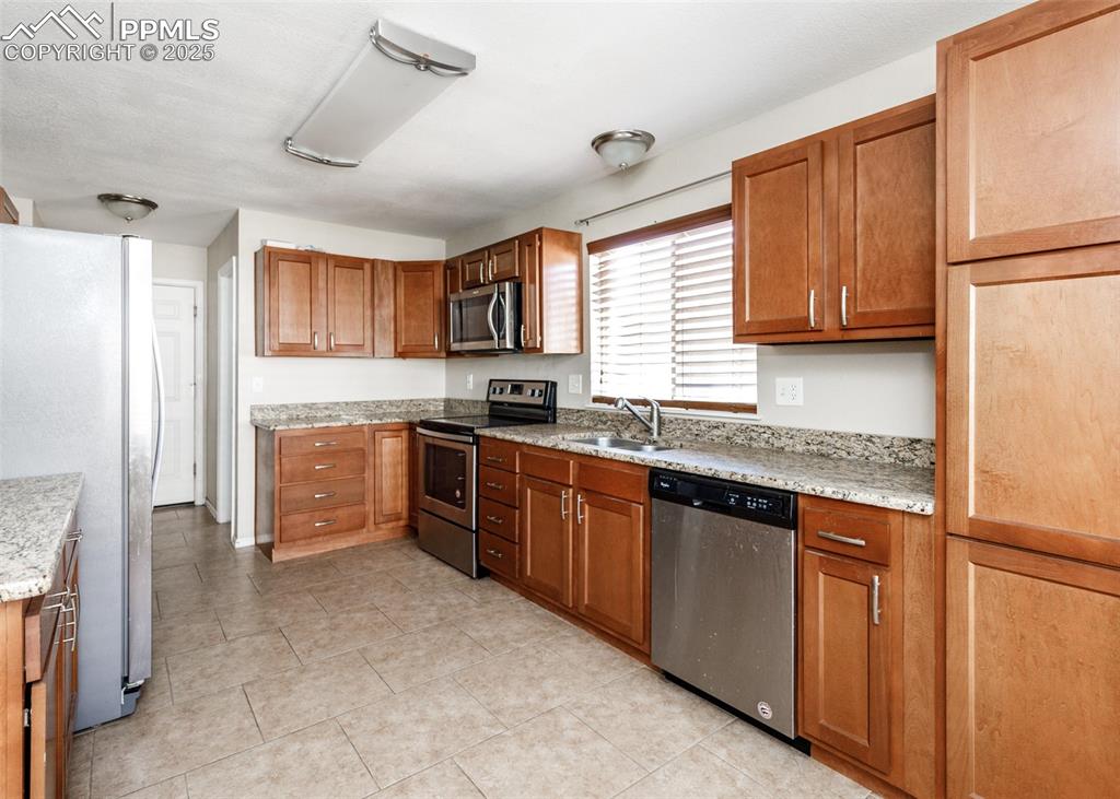 Image 17 of 48: Kitchen