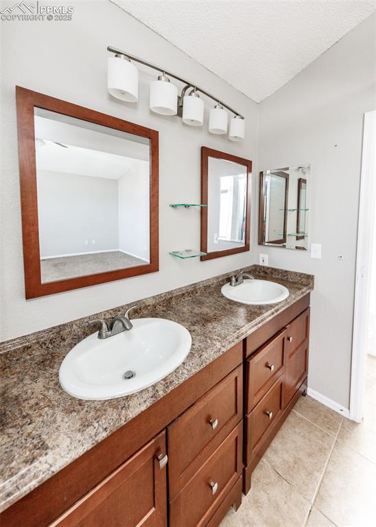 Image 28 of 48: Bathroom