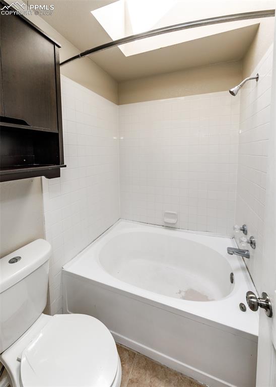 Image 29 of 48: Bathroom