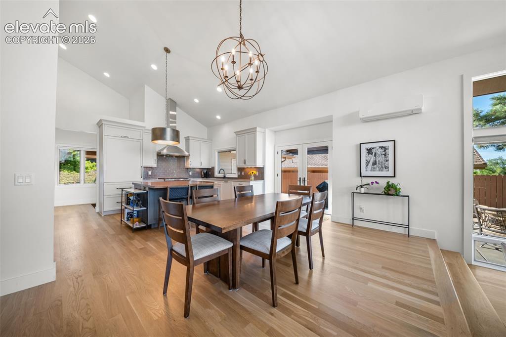 Image 13 of 49: Dining Area
