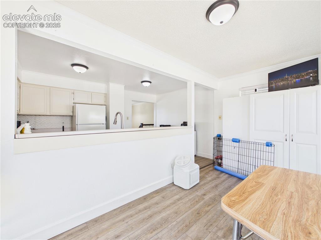 Image 13 of 42: Dining Area
