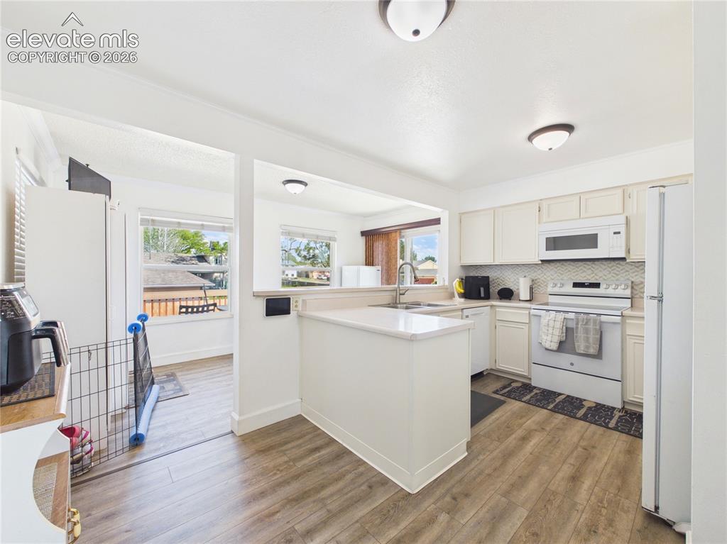 Image 8 of 42: Kitchen