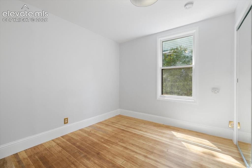 Image 18 of 30: Crisp white finishes