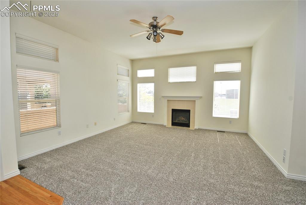 Image 3 of 21: Living Room