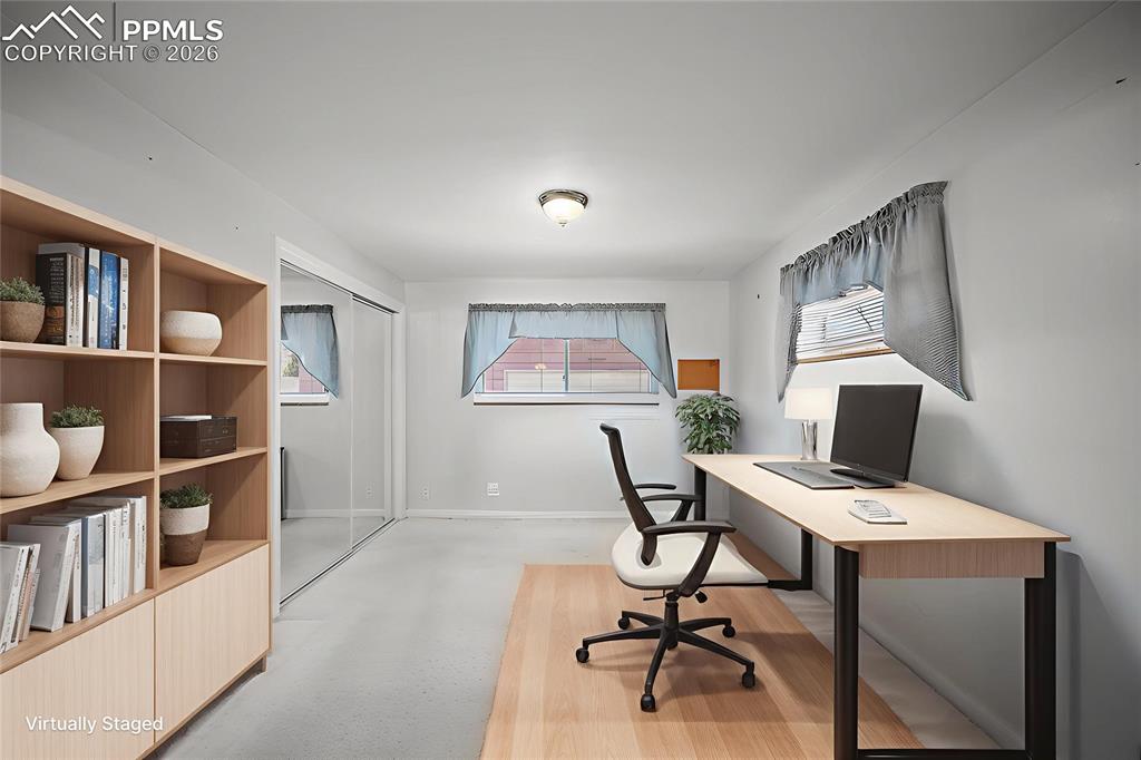 Image 12 of 24: Office