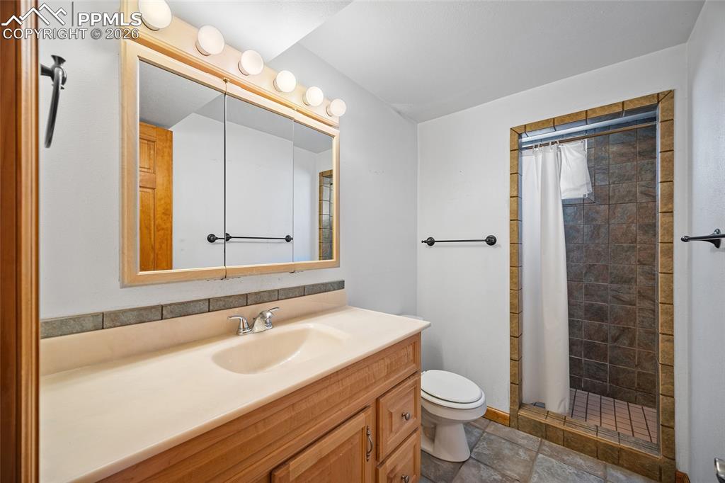 Image 17 of 24: Bathroom