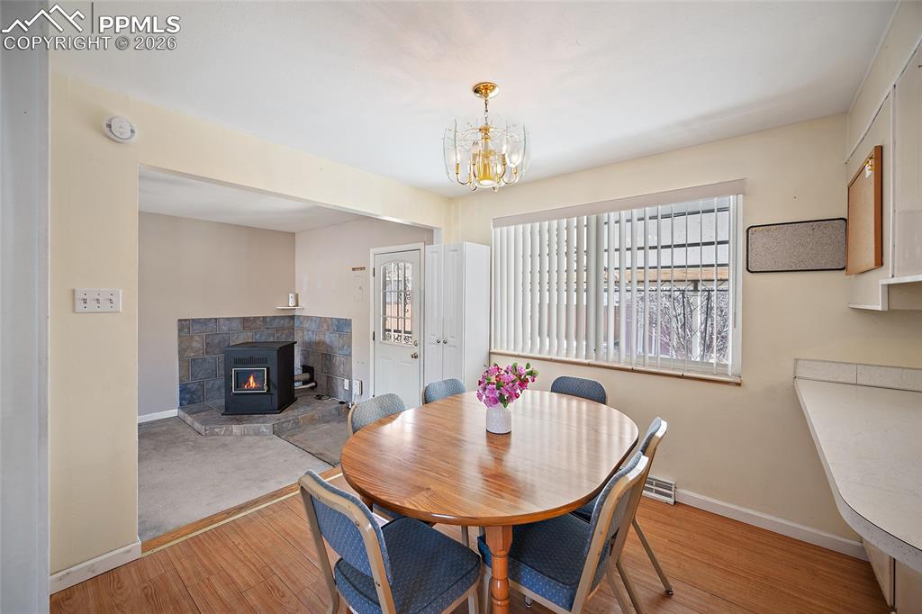 Image 5 of 24: Dining Area