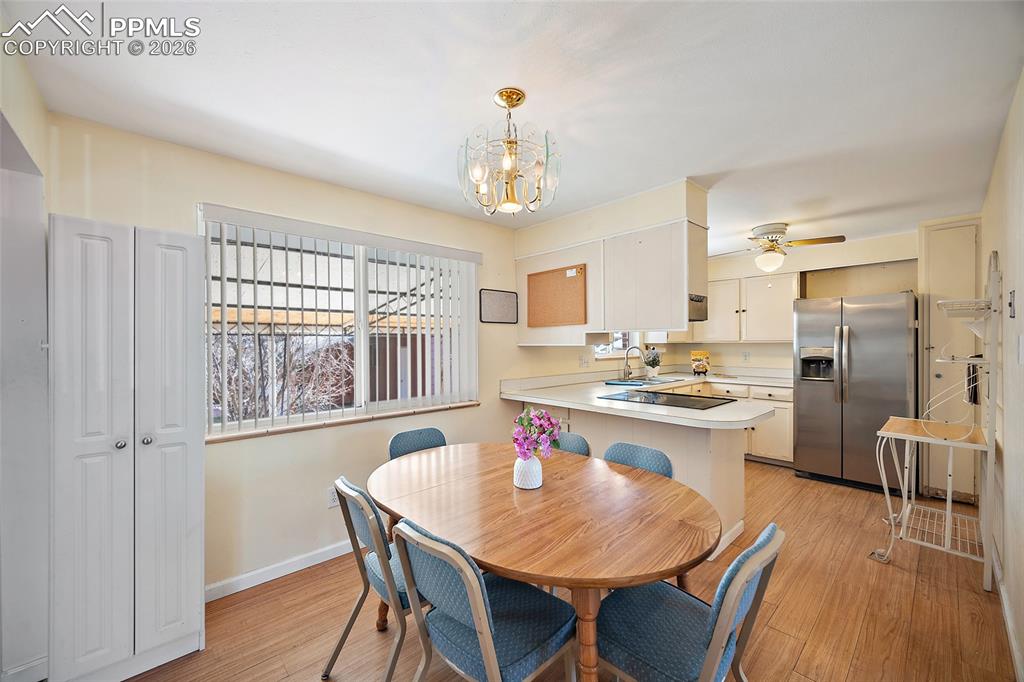 Image 6 of 24: Dining Area