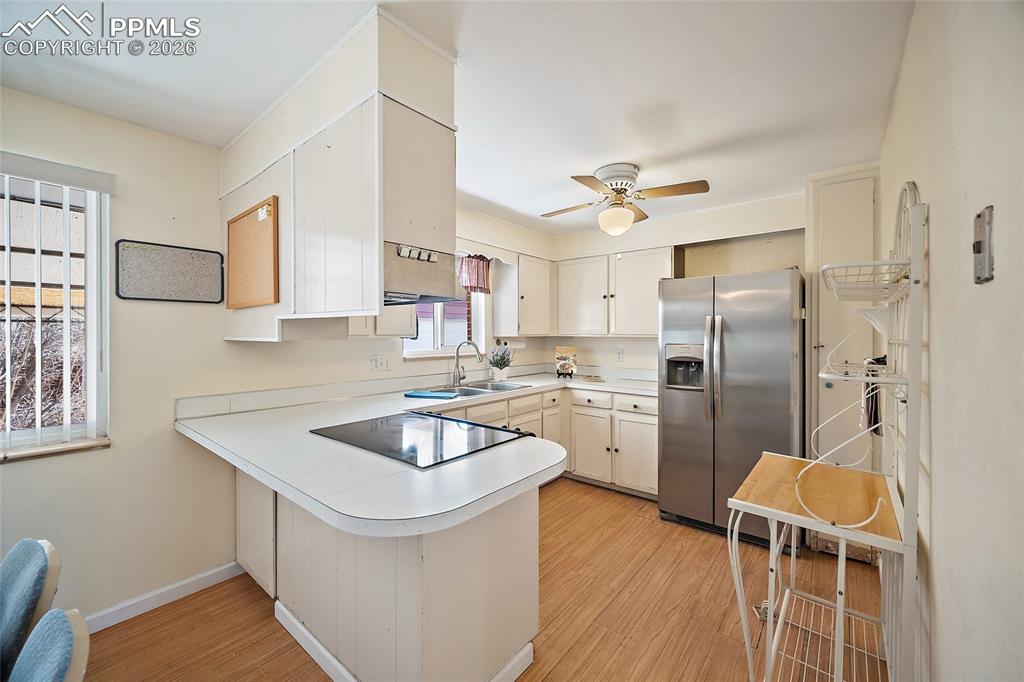 Image 7 of 24: Kitchen