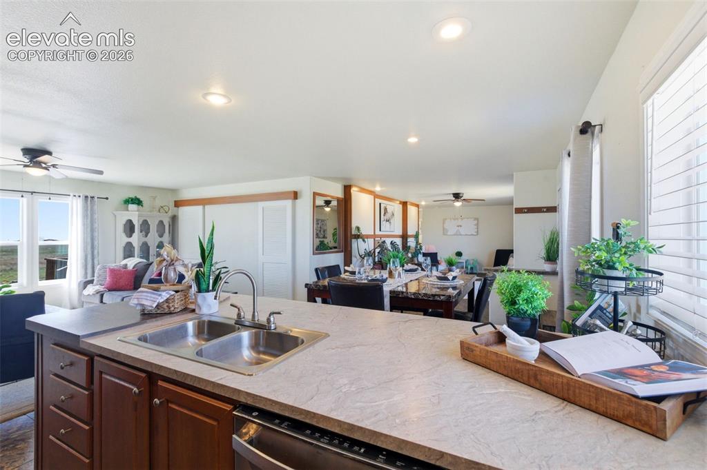Image 10 of 43: Kitchen