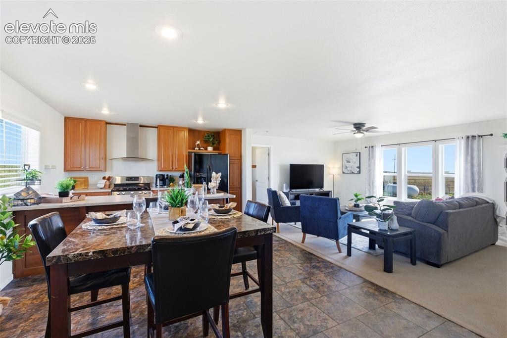 Image 11 of 43: Dining Area