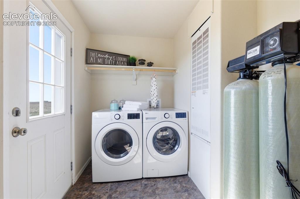 Image 32 of 43: Laundry