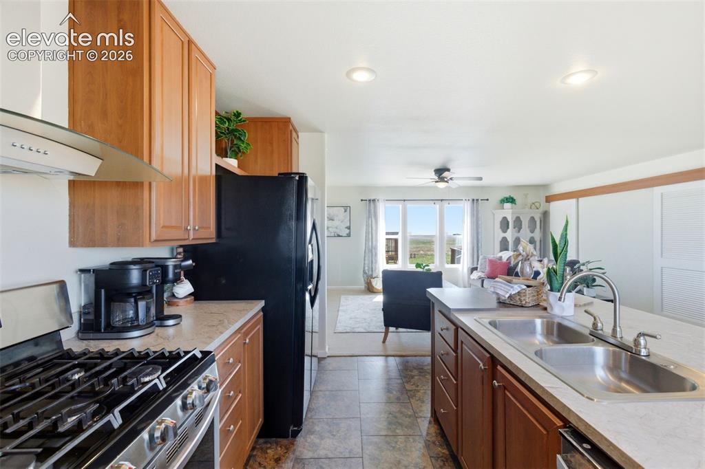 Image 7 of 43: Kitchen