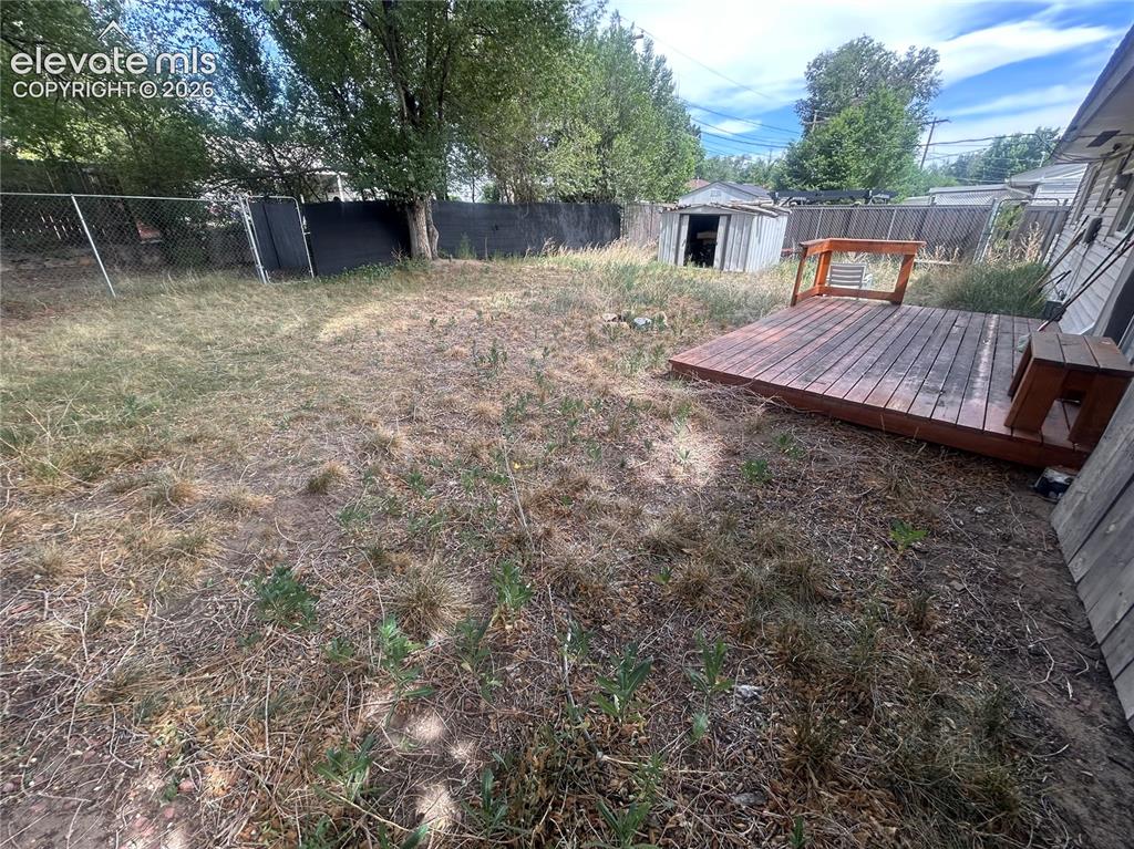 Image 12 of 12: Yard