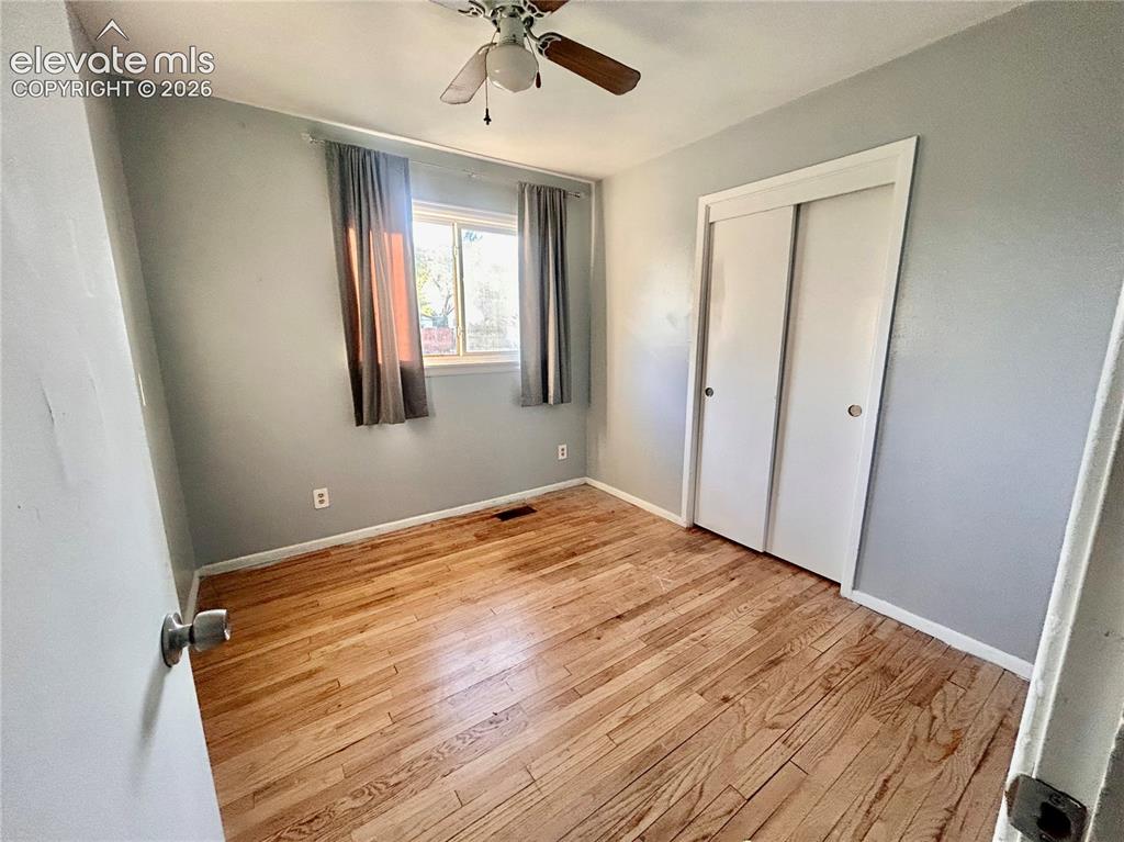 Image 9 of 12: Bedroom