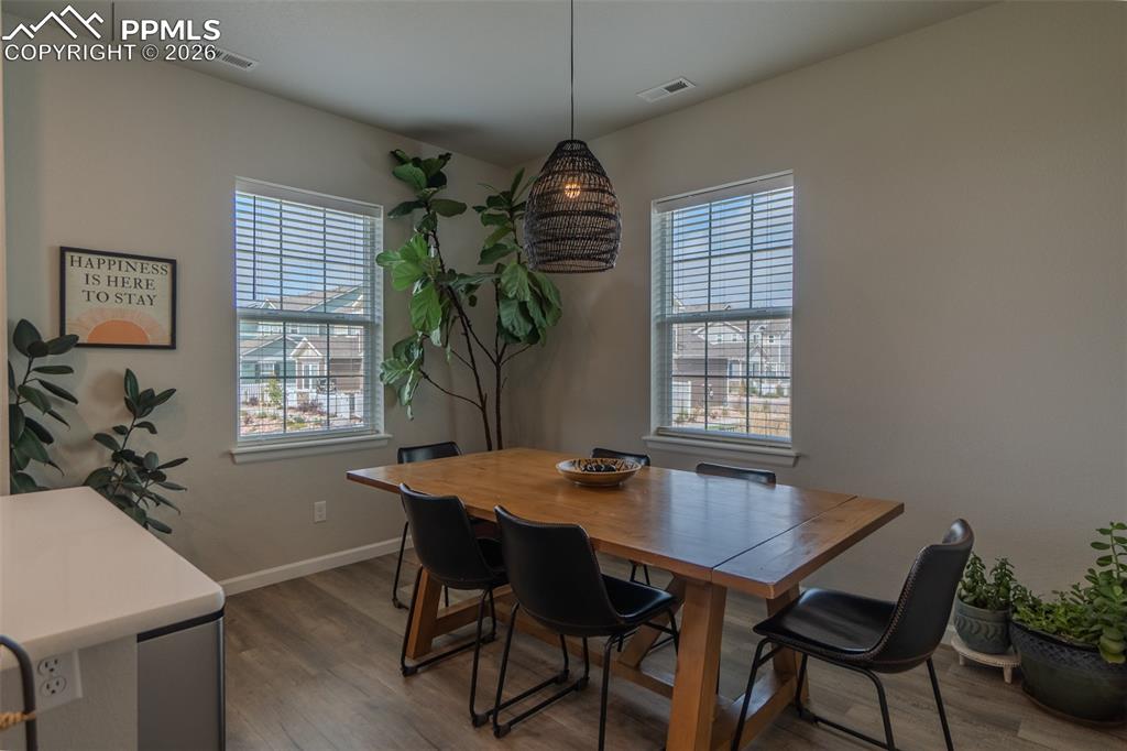 Image 15 of 31: Dining Area