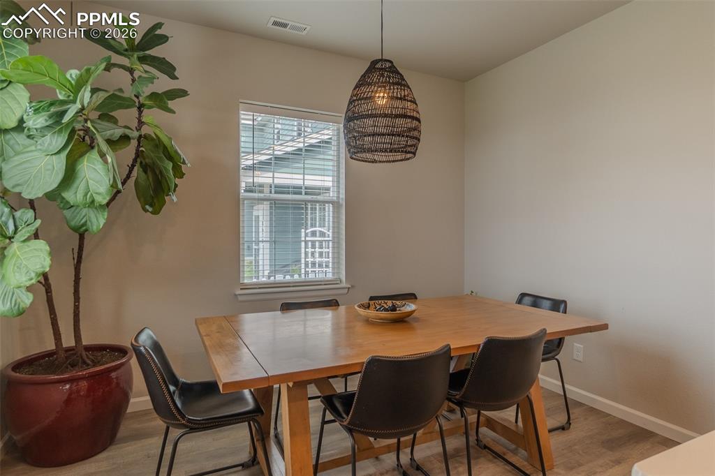 Image 16 of 31: Dining Area