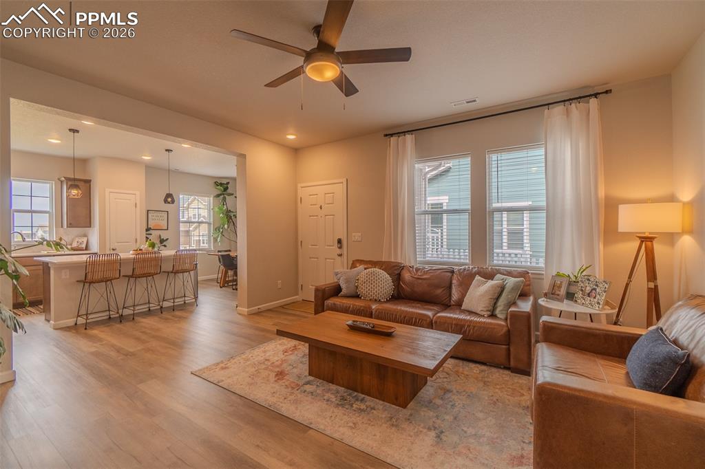 Image 9 of 31: Living Room
