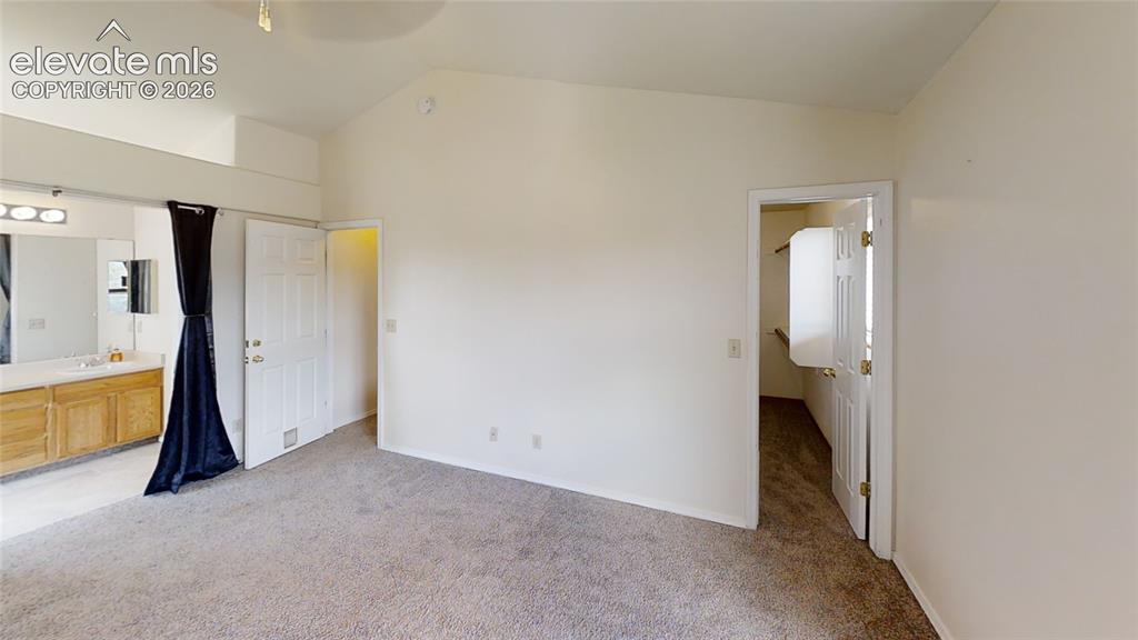 Image 12 of 17: Bedroom