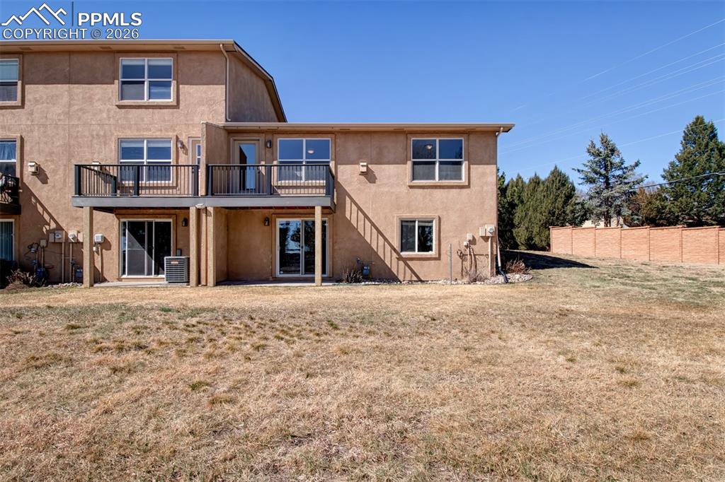 Image 27 of 33: Back of townhome