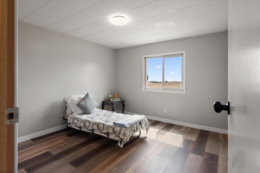 Image 15 of 48: Bedroom