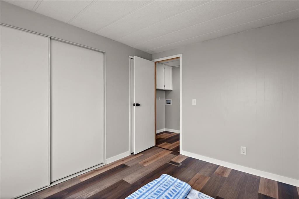 Image 16 of 48: Bedroom