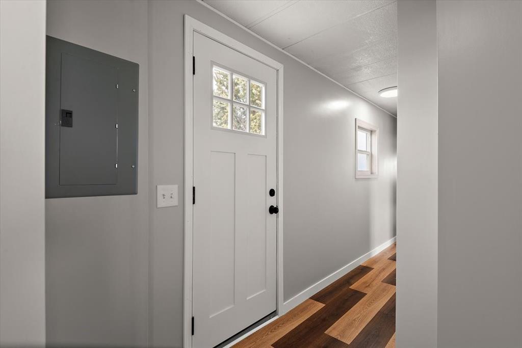 Image 17 of 48: Entry