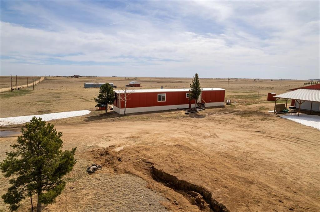 Image 22 of 48: Side of Structure