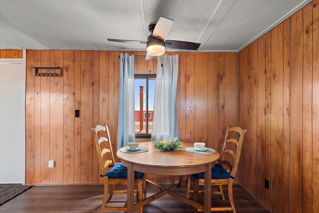 Image 38 of 48: Dining Area