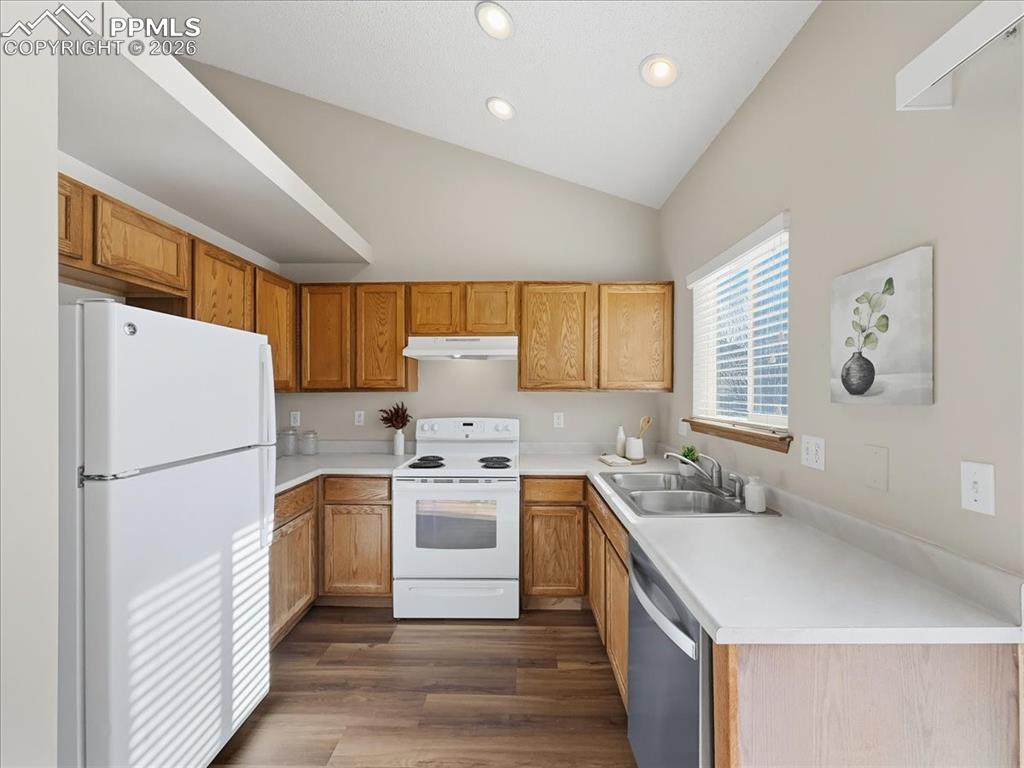 Image 11 of 37: Kitchen