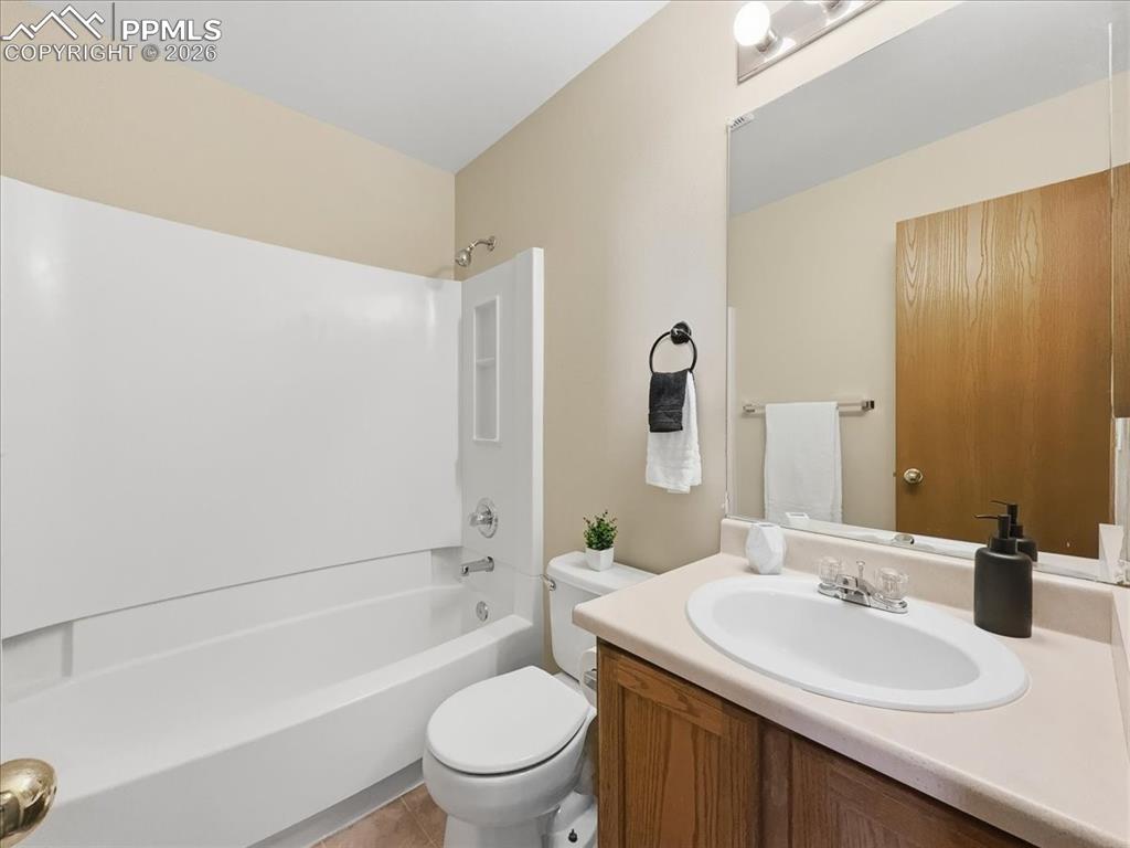 Image 20 of 37: Bathroom