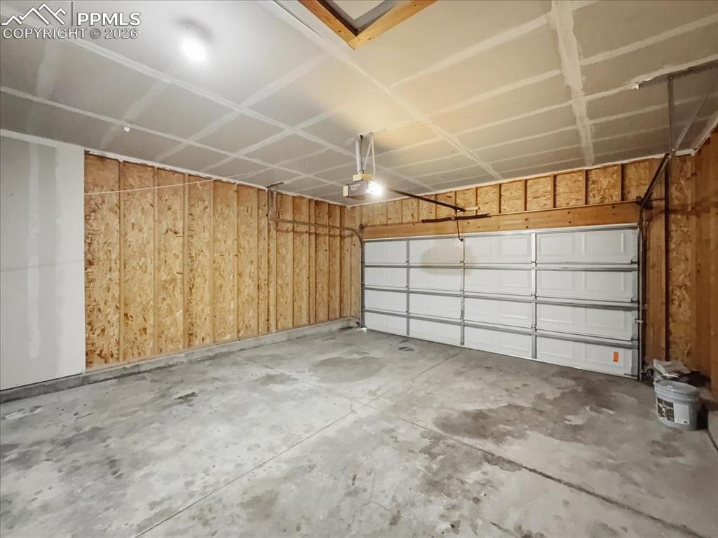 Image 37 of 37: Garage