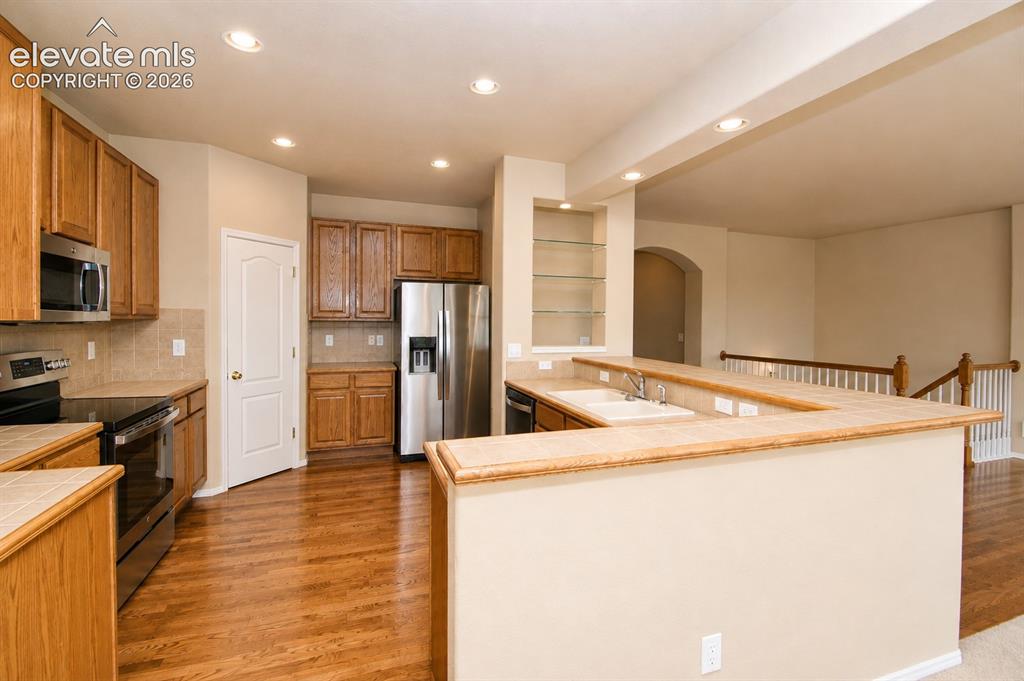 Image 12 of 49: Kitchen