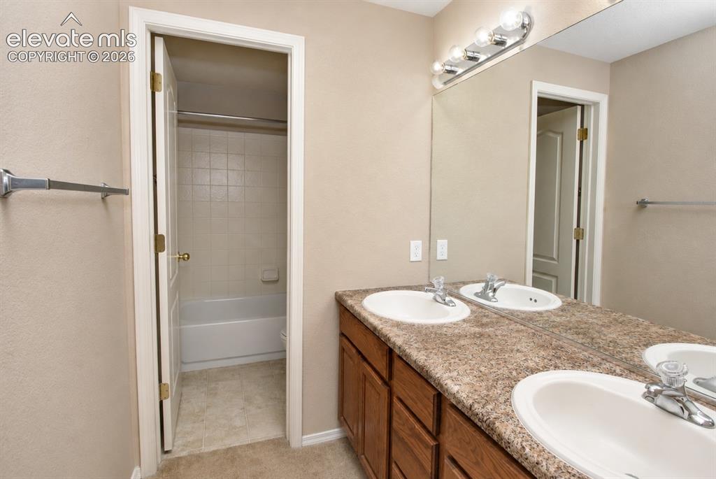 Image 38 of 49: Bathroom