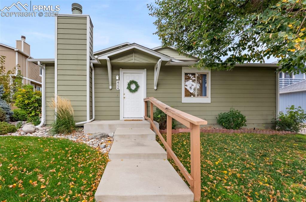 Caption: Front entry with plenty of on street parking!